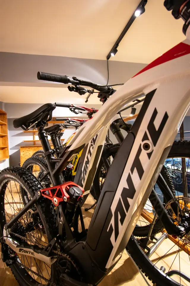 22 BIKE WORKSHOP - Noleggio biciclette a Manesseno (3)