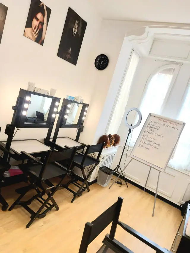 Officina creativa Make-up Academy by Ambra Fiato - Make-up artist a Genova (6)