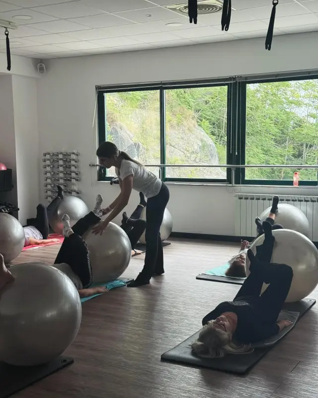Gym Therapy - Salute (3)