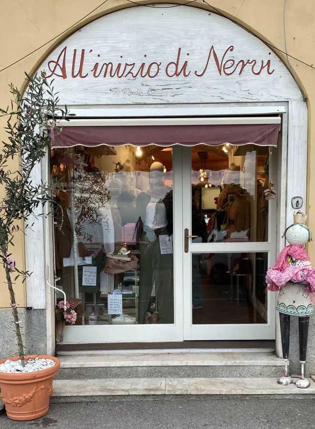 All'inizio di Nervi Abbigliamento - Accessori (5)