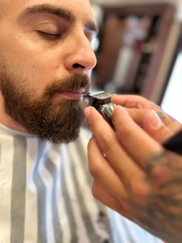 Chapeau Barber Shop - Barberie a Genova (5)