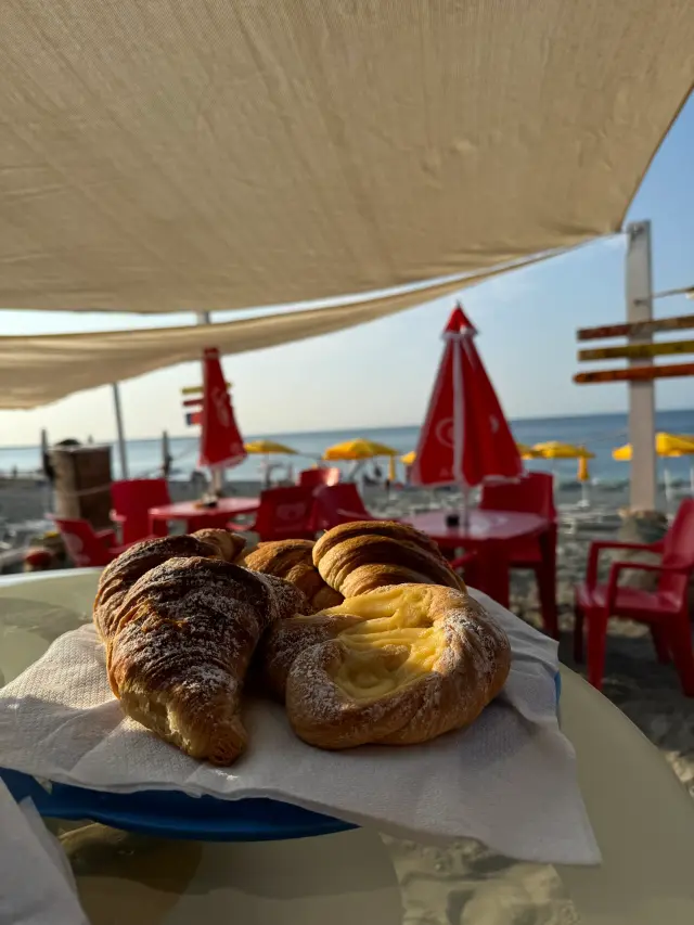 Marina di Voltri - Stabilimenti balneari a Genova