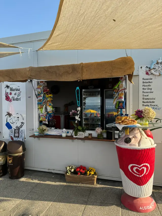 Marina di Voltri - Stabilimenti balneari a Genova (2)