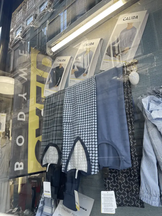 Li-Si Maglierie - Accessori a Genova (2)