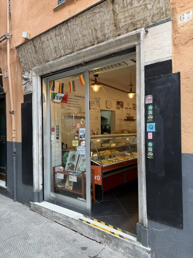Jaa Nu' Rosticceria Vegana - Dove mangiare a Genova (5)