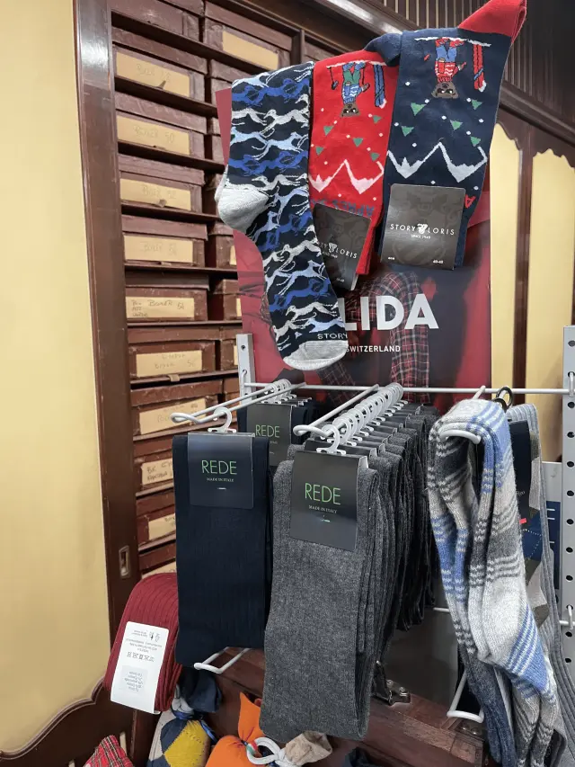 Li-Si Maglierie - Accessori a Genova (4)