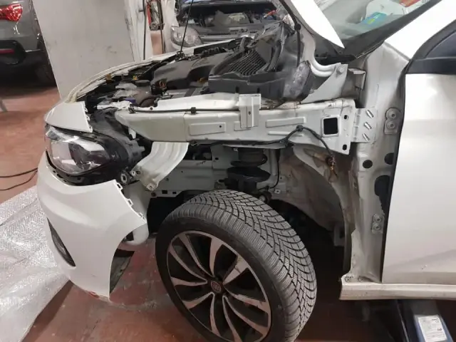 Auto Master Carrozzeria - Vetri auto a Genova (3)